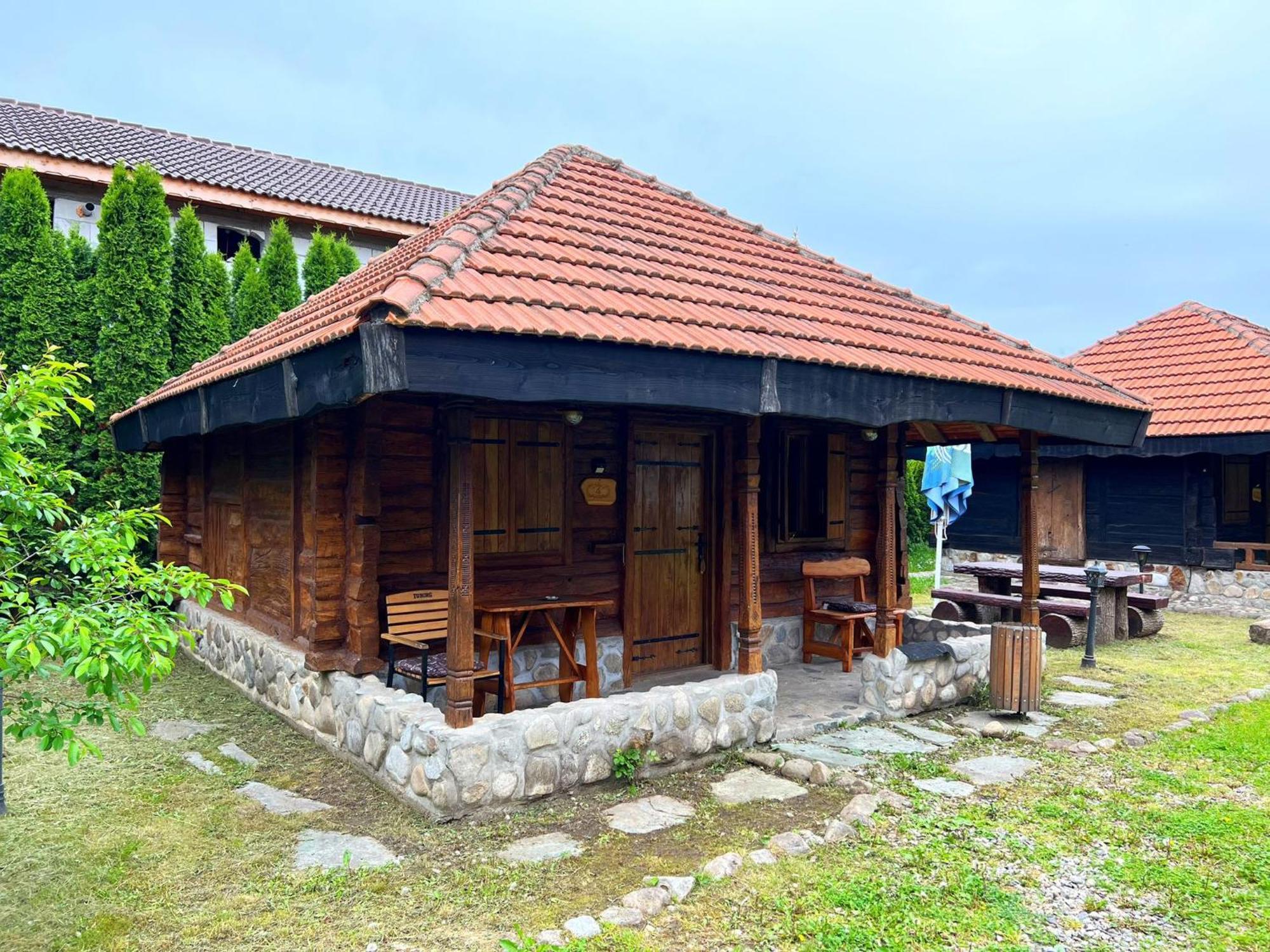 Satul Traditional Runcu  Bilik gambar