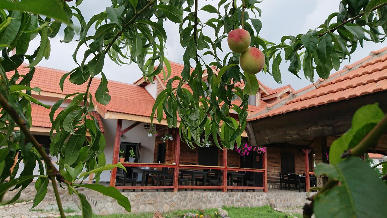 Satul Traditional Runcu  Luaran gambar