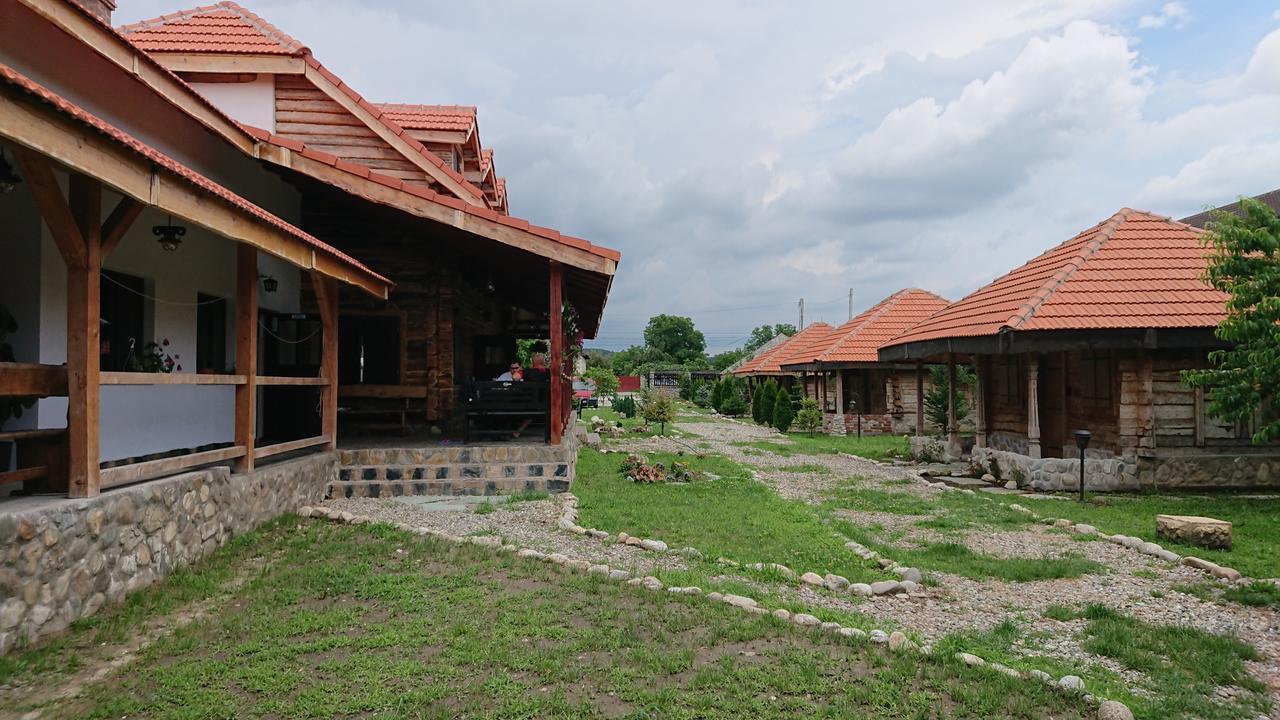 Satul Traditional Runcu  Luaran gambar